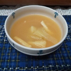 じゃがいもと油揚げの味噌汁